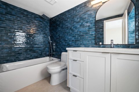 Condominio en venta en Bay Harbor Islands, Florida, 2 dormitorios, 140.28 m2 № 1979516 - foto 20