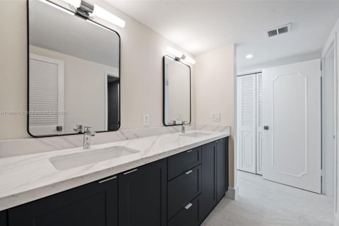 Condominio en venta en Bay Harbor Islands, Florida, 2 dormitorios, 140.28 m2 № 1979516 - foto 19