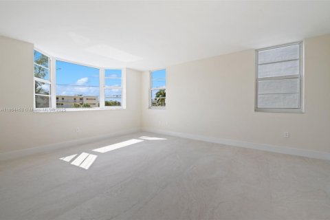 Condominio en venta en Bay Harbor Islands, Florida, 2 dormitorios, 140.28 m2 № 1979516 - foto 15