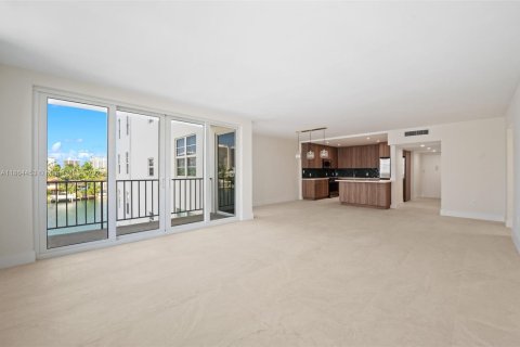 Condominio en venta en Bay Harbor Islands, Florida, 2 dormitorios, 140.28 m2 № 1979516 - foto 9