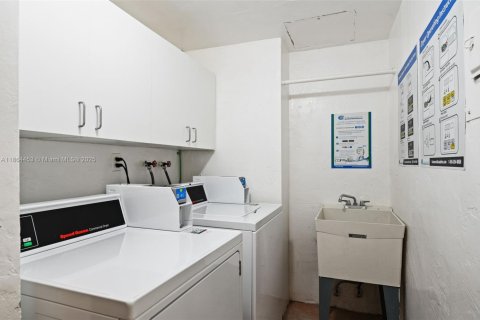 Condominio en venta en Bay Harbor Islands, Florida, 2 dormitorios, 140.28 m2 № 1979516 - foto 26