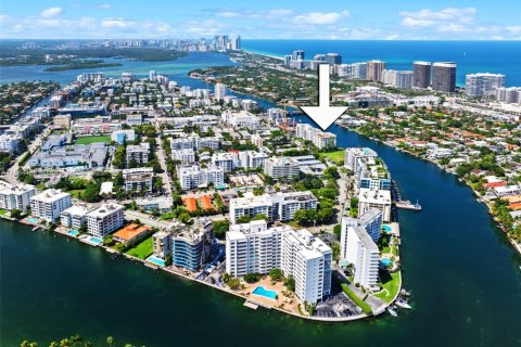 Condominio en venta en Bay Harbor Islands, Florida, 2 dormitorios, 140.28 m2 № 1979516 - foto 30