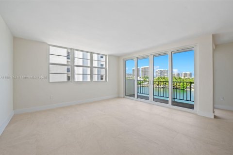 Condominio en venta en Bay Harbor Islands, Florida, 2 dormitorios, 140.28 m2 № 1979516 - foto 10