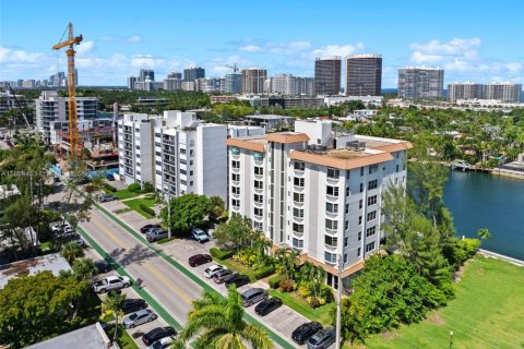 Condominio en venta en Bay Harbor Islands, Florida, 2 dormitorios, 140.28 m2 № 1979516 - foto 29