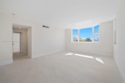 Condominio en venta en Bay Harbor Islands, Florida, 2 dormitorios, 140.28 m2 № 1979516 - foto 16