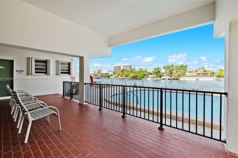 Condominio en venta en Bay Harbor Islands, Florida, 2 dormitorios, 140.28 m2 № 1979516 - foto 28