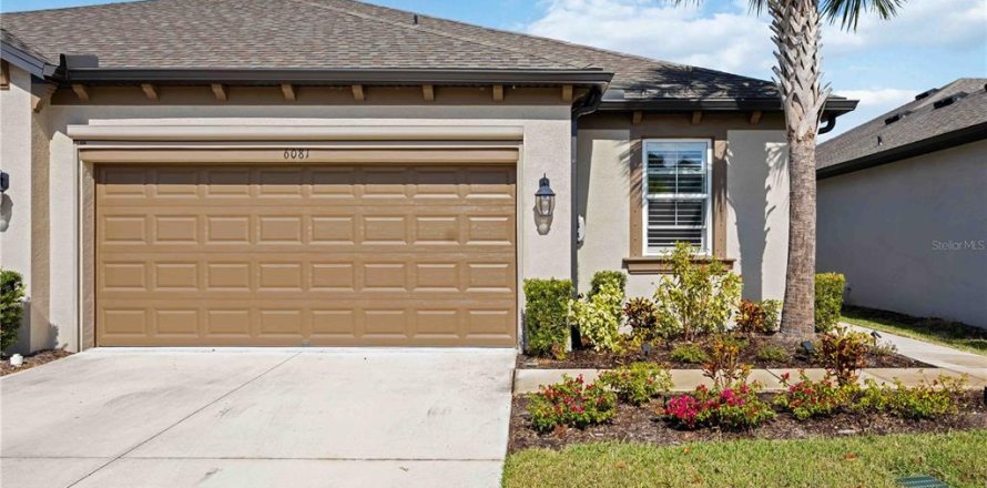 House in Bradenton, Florida 2 bedrooms, 151.15 sq.m. № 2096764