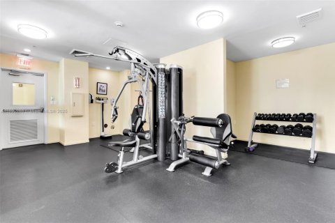 Condo in Miami, Florida, 1 bedroom  № 1946860 - photo 16