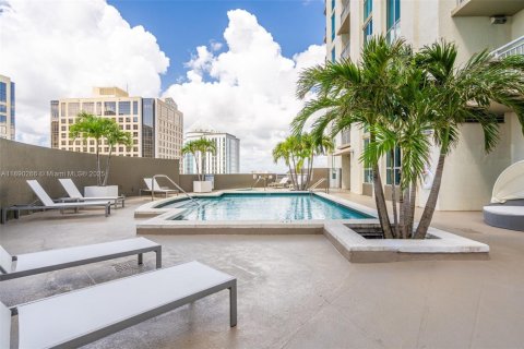 Condo in Miami, Florida, 1 bedroom  № 1946860 - photo 13