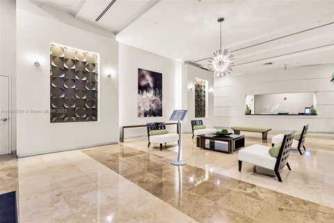 Condo in Miami, Florida, 1 bedroom  № 1946860 - photo 5