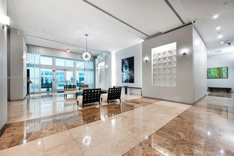 Condo in Miami, Florida, 1 bedroom  № 1946860 - photo 6