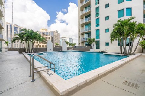 Condo in Miami, Florida, 1 bedroom  № 1946860 - photo 14