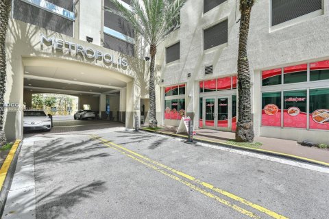 Condo in Miami, Florida, 1 bedroom  № 1946860 - photo 24