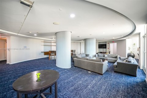 Condo in Miami, Florida, 1 bedroom  № 1946860 - photo 15