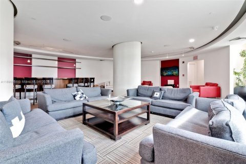 Condo in Miami, Florida, 1 bedroom  № 1946860 - photo 18