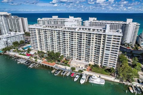 Снять в аренду кондоминиум в Майами-Бич, Флорида 1 спальня, 86.4м2, № 1970279 - фото 20