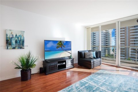 Снять в аренду кондоминиум в Майами-Бич, Флорида 1 спальня, 86.4м2, № 1970279 - фото 7