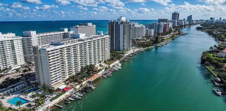 Кондоминиум с 1 спальней в Майами-Бич, Флорида № 1970279