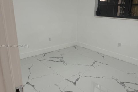 House in Cutler Bay, Florida 3 bedrooms, 182 sq.m. № 1996629 - photo 4