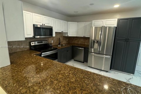 House in Cutler Bay, Florida 3 bedrooms, 182 sq.m. № 1996629 - photo 8