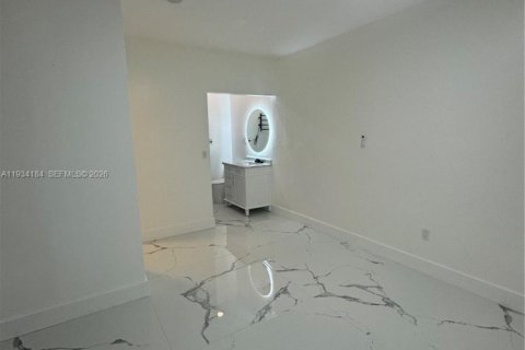 House in Cutler Bay, Florida 3 bedrooms, 182 sq.m. № 1996629 - photo 12