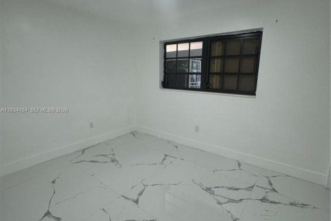 House in Cutler Bay, Florida 3 bedrooms, 182 sq.m. № 1996629 - photo 5