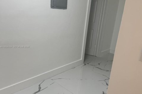 House in Cutler Bay, Florida 3 bedrooms, 182 sq.m. № 1996629 - photo 3