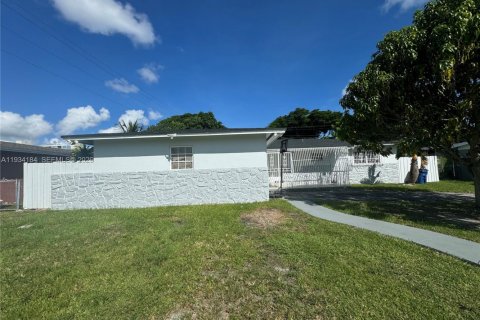 House in Cutler Bay, Florida 3 bedrooms, 182 sq.m. № 1996629