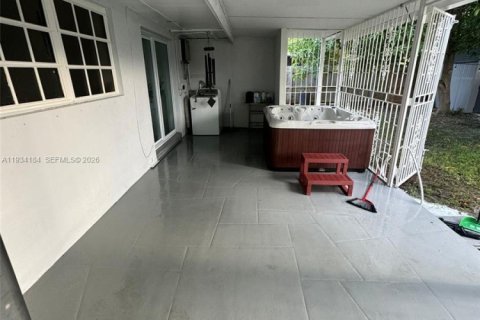 House in Cutler Bay, Florida 3 bedrooms, 182 sq.m. № 1996629 - photo 14