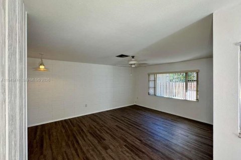 Villa ou maison à louer à Sarasota, Floride: 1 chambre, 74.23 m2 № 2001860 - photo 2