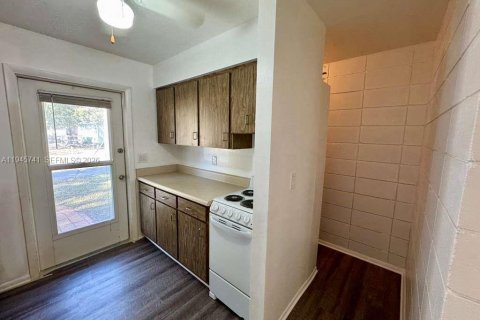 Villa ou maison à louer à Sarasota, Floride: 1 chambre, 74.23 m2 № 2001860 - photo 4