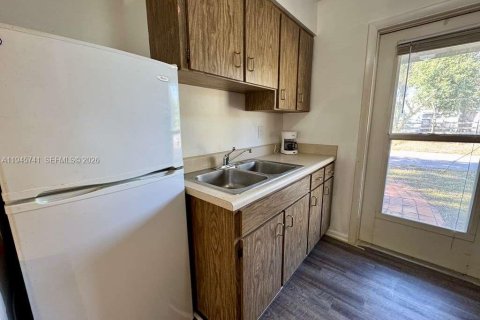 Villa ou maison à louer à Sarasota, Floride: 1 chambre, 74.23 m2 № 2001860 - photo 3