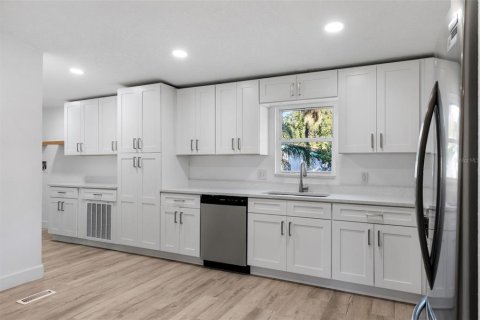 House in Casselberry, Florida 3 bedrooms, 104.05 sq.m. № 2423633 - photo 9