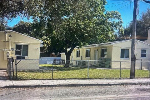 Propiedad comercial en venta en Miami, Florida № 2013144 - foto 1