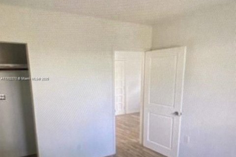 Propiedad comercial en venta en Miami, Florida № 2013144 - foto 5