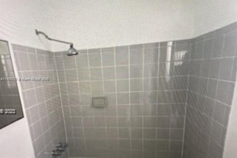 Propiedad comercial en venta en Miami, Florida № 2013144 - foto 7