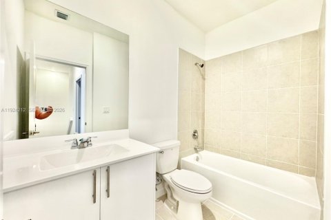 Townhouse in Florida City, Florida 3 bedrooms № 1995068 - photo 13