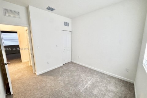 Townhouse in Florida City, Florida 3 bedrooms № 1995068 - photo 10