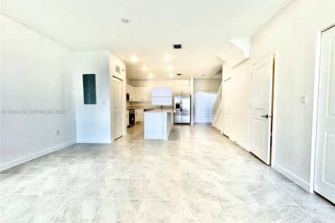 Townhouse in Florida City, Florida 3 bedrooms № 1995068 - photo 6