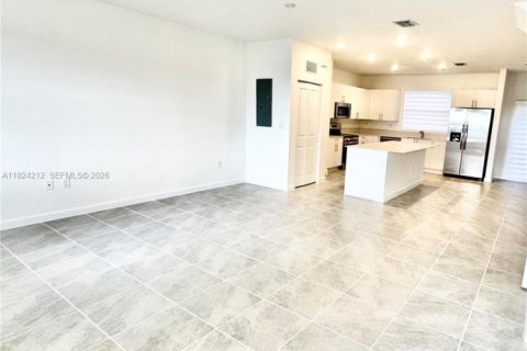 Townhouse in Florida City, Florida 3 bedrooms № 1995068 - photo 5