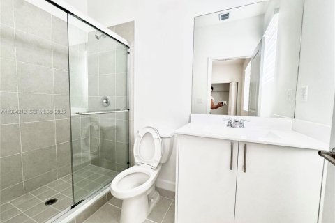 Townhouse in Florida City, Florida 3 bedrooms № 1995068 - photo 16