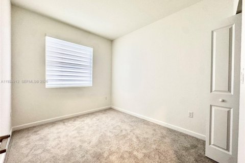 Townhouse in Florida City, Florida 3 bedrooms № 1995068 - photo 11