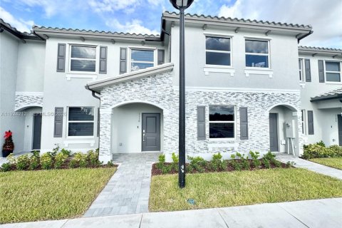 Townhouse in Florida City, Florida 3 bedrooms № 1995068 - photo 1