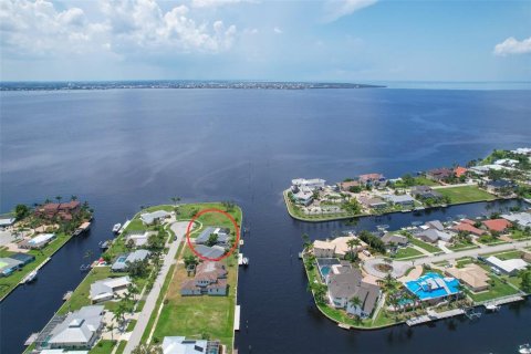 House in Port Charlotte, Florida 4 bedrooms, 179.86 sq.m. № 1537045 - photo 15