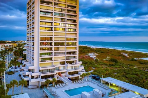Condo in Sarasota, Florida, 2 bedrooms  № 1902725 - photo 3