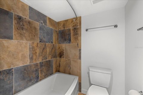 Condo in Sarasota, Florida, 2 bedrooms  № 1902725 - photo 27