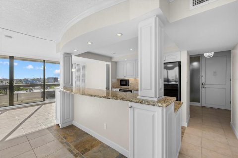 Condo in Sarasota, Florida, 2 bedrooms  № 1902725 - photo 13