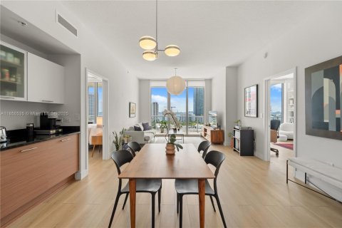 Condo in Miami, Florida, 2 bedrooms  № 1858537 - photo 2