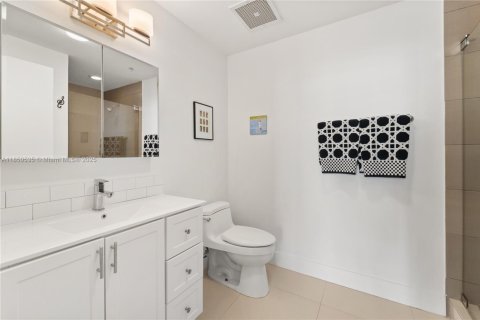 Condo in Miami, Florida, 2 bedrooms  № 1858537 - photo 6