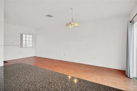 Townhouse in Miami, Florida 3 bedrooms, 127.09 sq.m. № 1823494 - photo 8